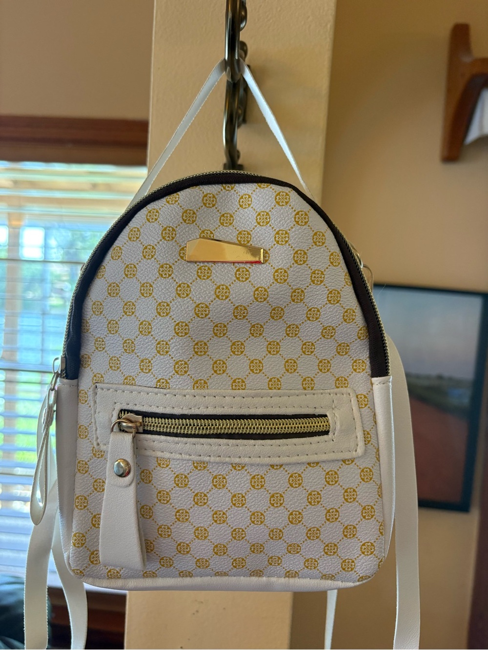 Kids NWOT White & Gold Patterned Mini Backpack Purse